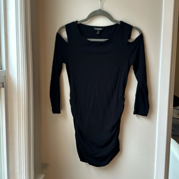 Isabella Oliver maternity black cutout shoulder top - Picture 1 of 4